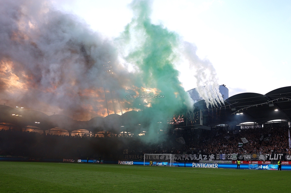 Sturm Graz - Wolfsberg
Oesterreichische Fussball Bundesliga, 32. Runde, SK Sturm Graz - Wolfsberger AC, Stadion Liebenau Graz, 24.05.2025. 

Foto zeigt Fans von Sturm
Schlüsselwörter: pyrotechnik