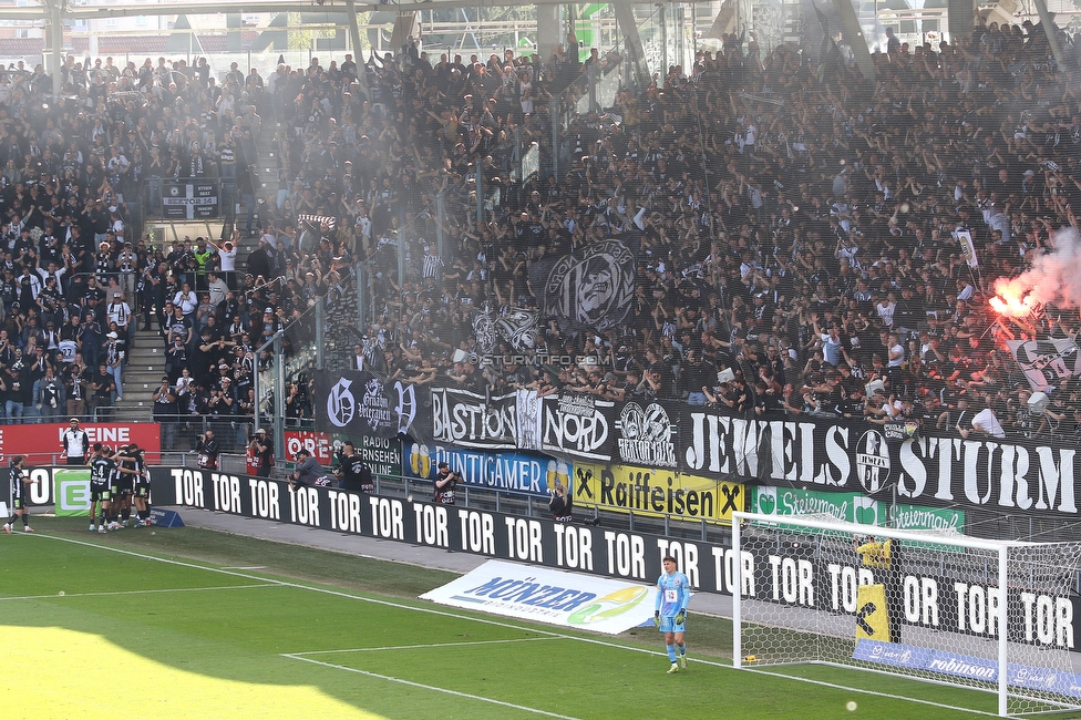 Sturm Graz - Wolfsberg
Oesterreichische Fussball Bundesliga, 32. Runde, SK Sturm Graz - Wolfsberger AC, Stadion Liebenau Graz, 24.05.2025. 

Foto zeigt die Mannschaft von Sturm und Fans von Sturm
Schlüsselwörter: torjubel