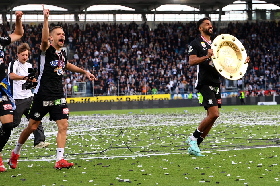 Sturm Graz - Wolfsberg
Oesterreichische Fussball Bundesliga, 32. Runde, SK Sturm Graz - Wolfsberger AC, Stadion Liebenau Graz, 24.05.2025. 

Foto zeigt Tomi Horvat (Sturm) und Gregory Wuethrich (Sturm) mit dem Meisterteller
