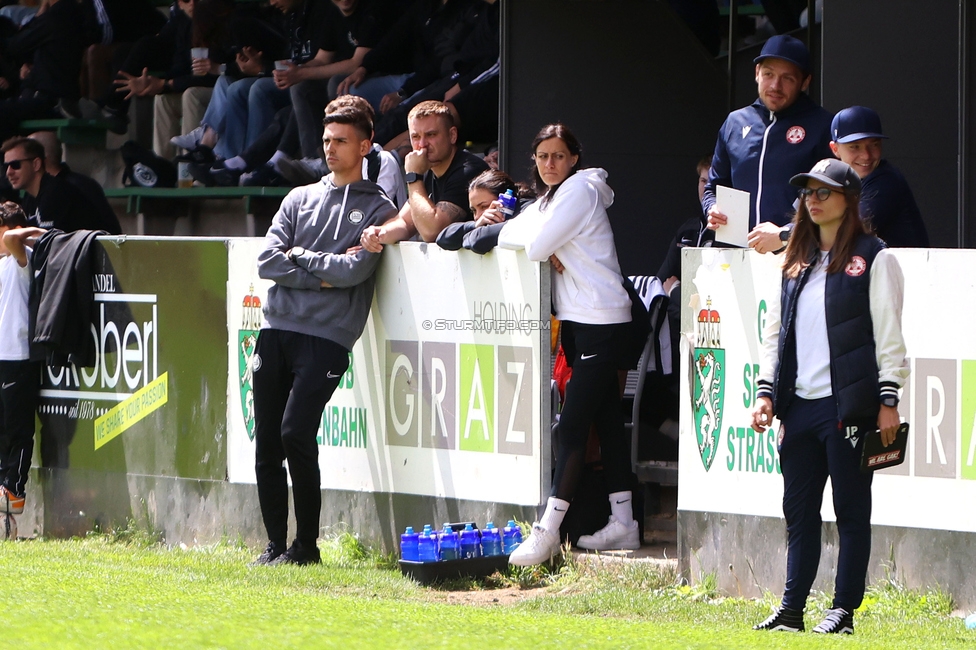 Sturm Damen - GAK 1902
Testspiel, SK Sturm Graz Damen - GAK 1902, Gruabn Graz, 18.05.2025. 

Foto zeigt Tode Djakovic (Cheftrainer Sturm Damen)
