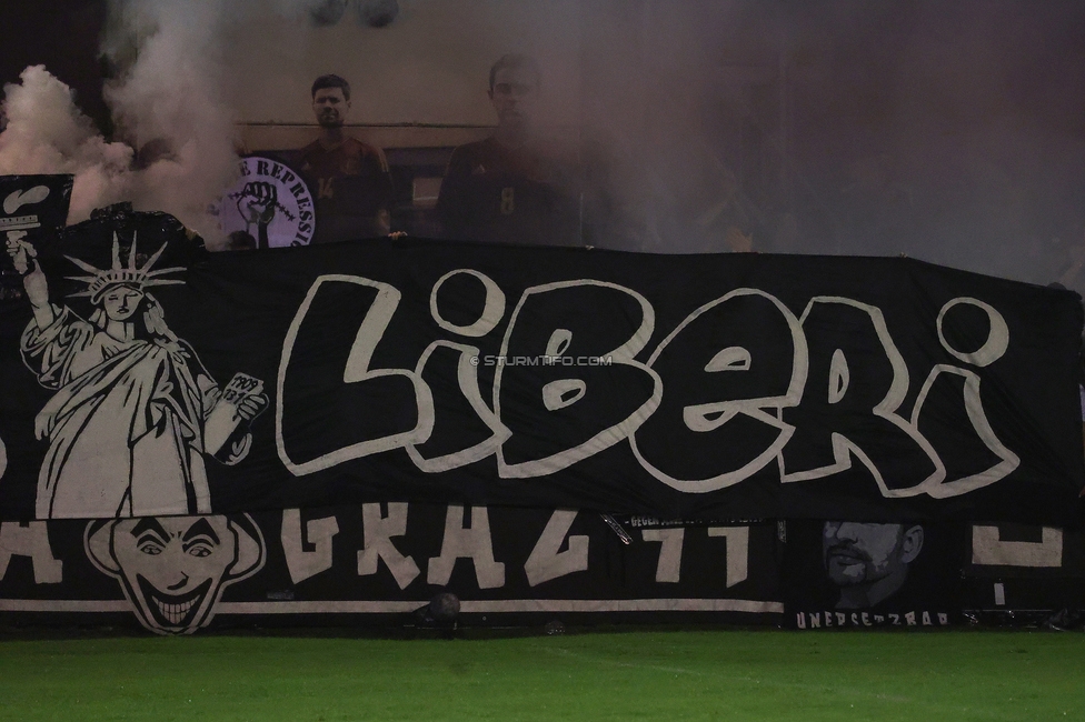 SK Bischofshofen - Sturm Graz
OEFB Cup 1. Runde, SK Bischofshofen - SK Sturm Graz, Sportplatz Bischofshofen, 25.07.2025. 

Foto zeigt Fans von Sturm mit einer Choreografie
