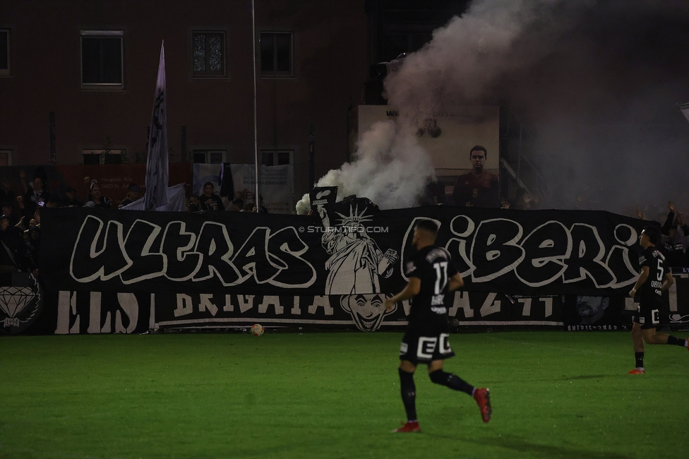 SK Bischofshofen - Sturm Graz
OEFB Cup 1. Runde, SK Bischofshofen - SK Sturm Graz, Sportplatz Bischofshofen, 25.07.2025. 

Foto zeigt Fans von Sturm mit einer Choreografie

