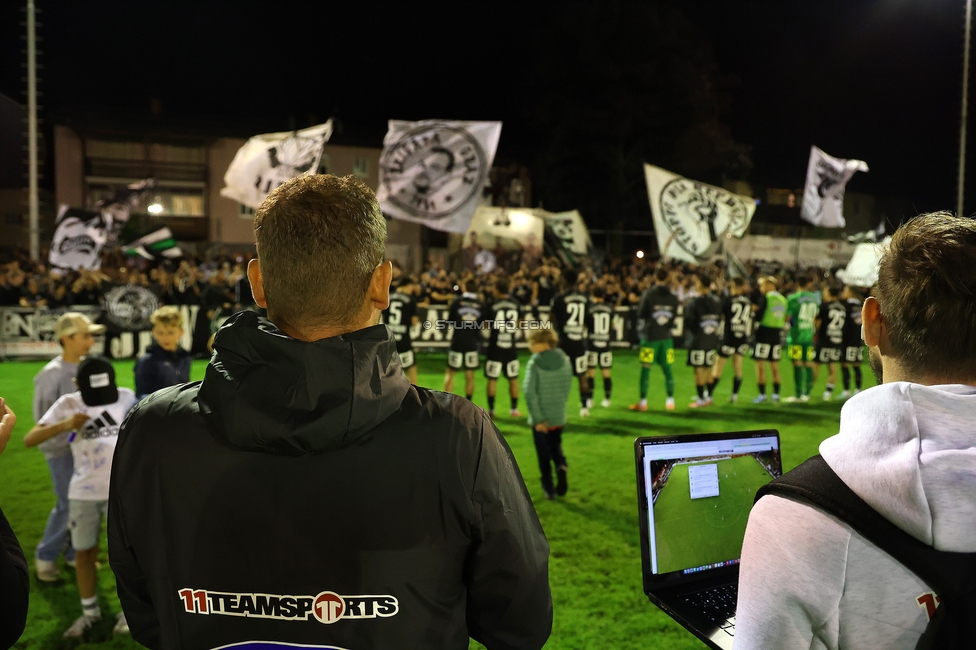 SK Bischofshofen - Sturm Graz
OEFB Cup 1. Runde, SK Bischofshofen - SK Sturm Graz, Sportplatz Bischofshofen, 25.07.2025. 

Foto zeigt die Mannschaft von Sturm und Fans von Sturm
