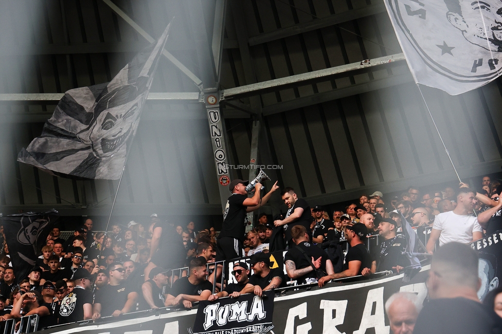 LASK - Sturm Graz
Oesterreichische Fussball Bundesliga, 1. Runde, Linzer ASK - SK Sturm Graz, Raiffeisen Arena Linz, 01.08.2025. 

Foto zeigt Fans von Sturm
