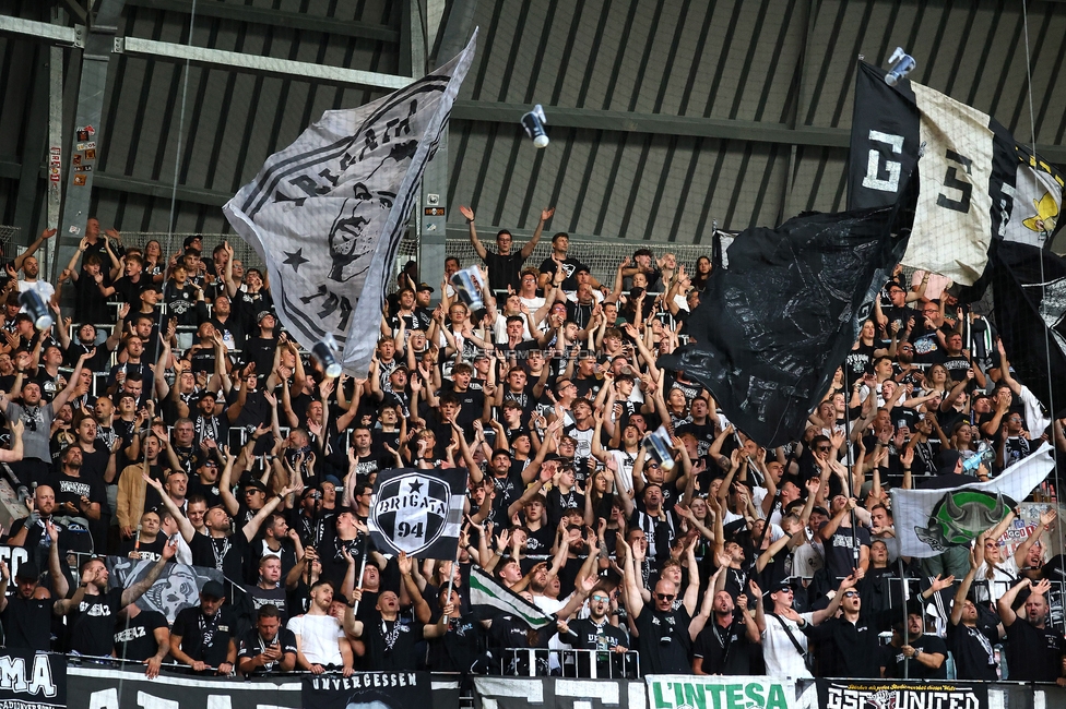 LASK - Sturm Graz
Oesterreichische Fussball Bundesliga, 1. Runde, Linzer ASK - SK Sturm Graz, Raiffeisen Arena Linz, 01.08.2025. 

Foto zeigt Fans von Sturm
