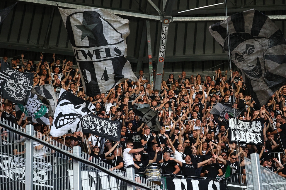 LASK - Sturm Graz
Oesterreichische Fussball Bundesliga, 1. Runde, Linzer ASK - SK Sturm Graz, Raiffeisen Arena Linz, 01.08.2025. 

Foto zeigt Fans von Sturm
