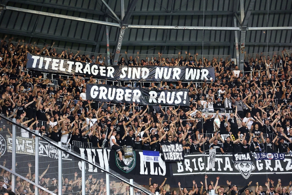 LASK - Sturm Graz
Oesterreichische Fussball Bundesliga, 1. Runde, Linzer ASK - SK Sturm Graz, Raiffeisen Arena Linz, 01.08.2025. 

Foto zeigt Fans von Sturm mit einem Spruchband
