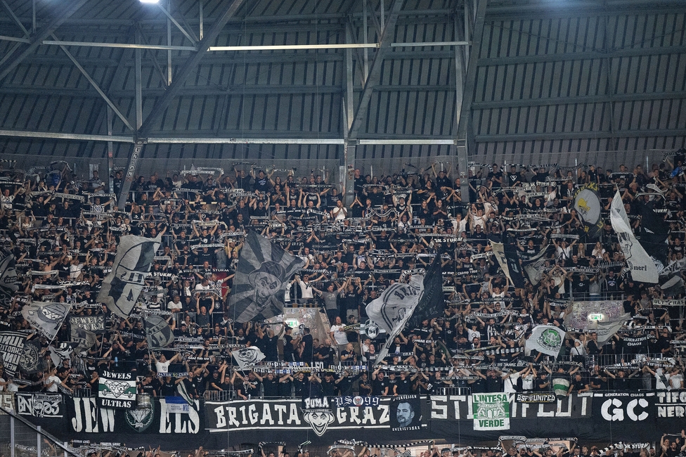 LASK - Sturm Graz
Oesterreichische Fussball Bundesliga, 1. Runde, Linzer ASK - SK Sturm Graz, Raiffeisen Arena Linz, 01.08.2025. 

Foto zeigt Fans von Sturm
