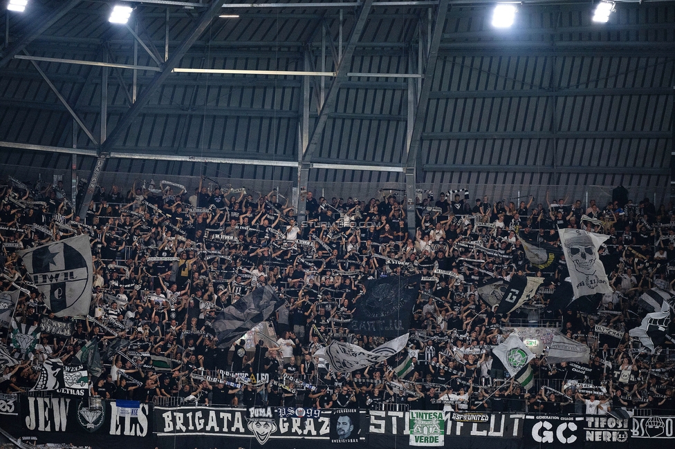 LASK - Sturm Graz
Oesterreichische Fussball Bundesliga, 1. Runde, Linzer ASK - SK Sturm Graz, Raiffeisen Arena Linz, 01.08.2025. 

Foto zeigt Fans von Sturm
