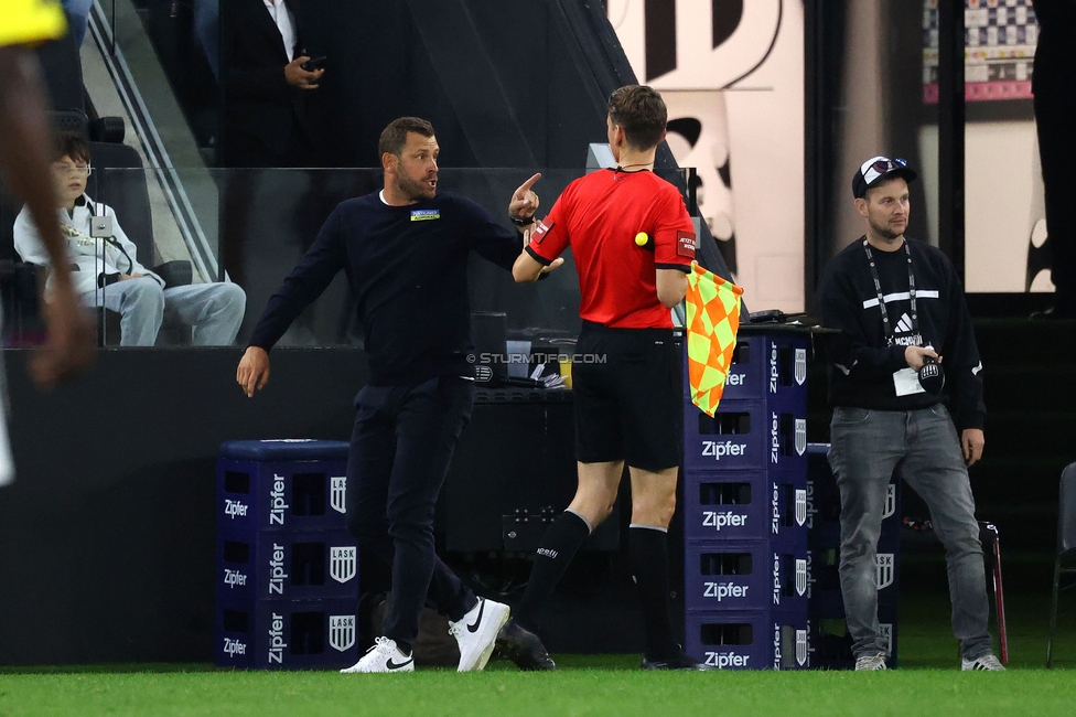 LASK - Sturm Graz
Oesterreichische Fussball Bundesliga, 1. Runde, Linzer ASK - SK Sturm Graz, Raiffeisen Arena Linz, 01.08.2025. 

Foto zeigt Juergen Saeumel (Cheftrainer Sturm)
