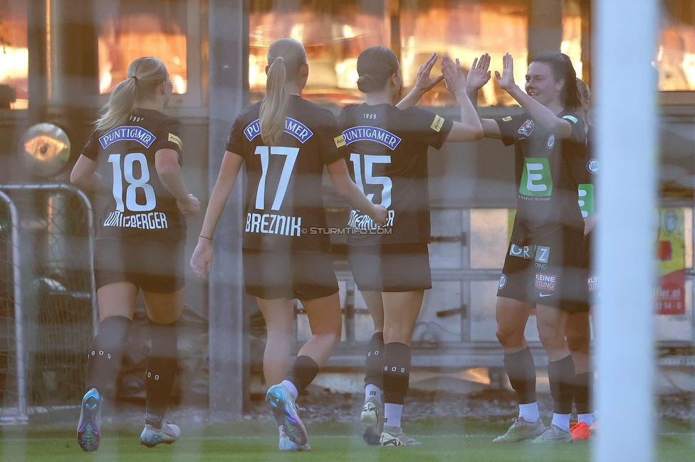 GAK - Sturm Graz Damen
SPORTLAND Niederoesterreich Frauen Cup, GAK 1902 - SK Sturm Graz, Sportzentrum Graz-Weinzoedl, 08.08.2025. 

Foto zeigt Zala Kustrin (Sturm Damen), Anna Wirnsberger (Sturm Damen), Lena Breznik (Sturm Damen) und Sophie Maierhofer (Sturm Damen)
