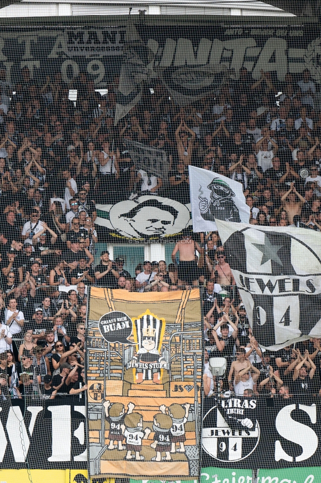 Sturm Graz - Rapid
Oesterreichische Fussball Bundesliga, 2. Runde, SK Sturm Graz - SK Rapid Wien, Stadion Liebenau Graz, 10.08.2025. 

Foto zeigt Fans von Sturm
Schlüsselwörter: jewels baby