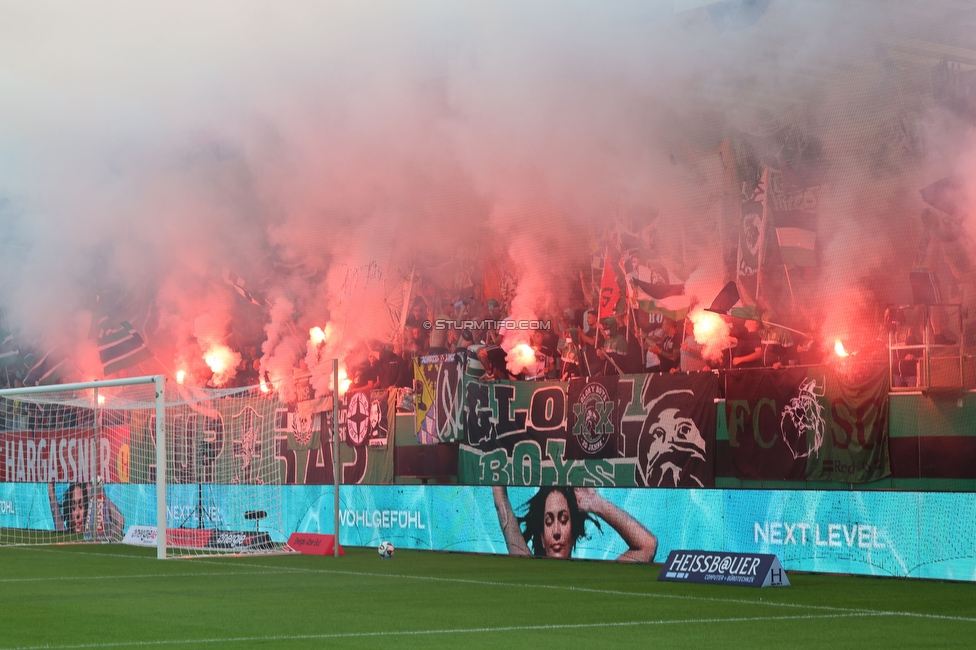 Ried - Sturm Graz
Oesterreichische Fussball Bundesliga, 3. Runde, SV Ried - SK Sturm Graz, Arena Ried, 16.08.2025. 

Foto zeigt Fans von Ried mit einer Choreografie
