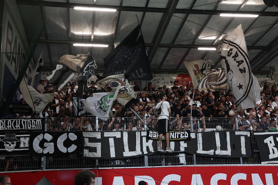 Ried - Sturm Graz
Oesterreichische Fussball Bundesliga, 3. Runde, SV Ried - SK Sturm Graz, Arena Ried, 16.08.2025. 

Foto zeigt Fans von Sturm mit einer Choreografie
