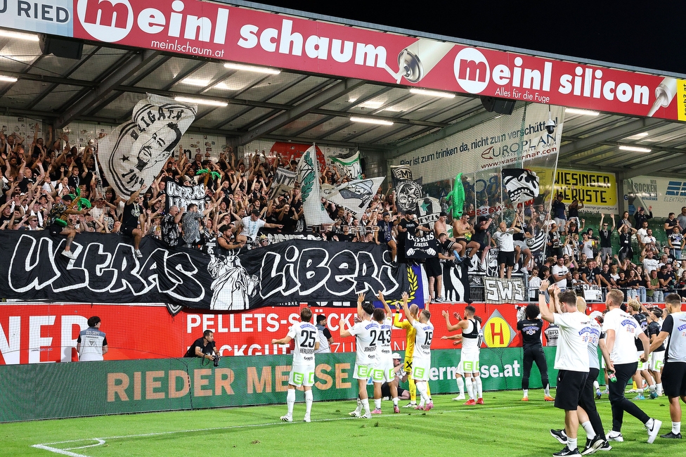 Ried - Sturm Graz
Oesterreichische Fussball Bundesliga, 3. Runde, SV Ried - SK Sturm Graz, Arena Ried, 16.08.2025. 

Foto zeigt Fans von Sturm und die Mannschaft von Sturm
