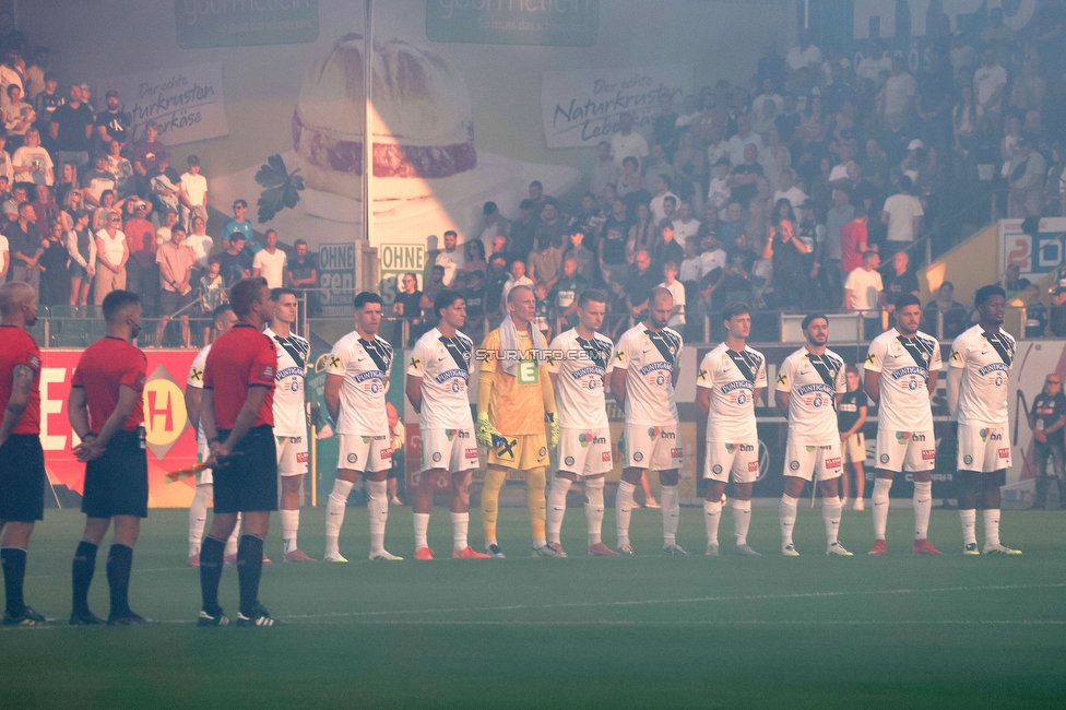Ried - Sturm Graz
Oesterreichische Fussball Bundesliga, 3. Runde, SV Ried - SK Sturm Graz, Arena Ried, 16.08.2025. 

Foto zeigt die Mannschaft von Sturm bei einer Trauerminute
