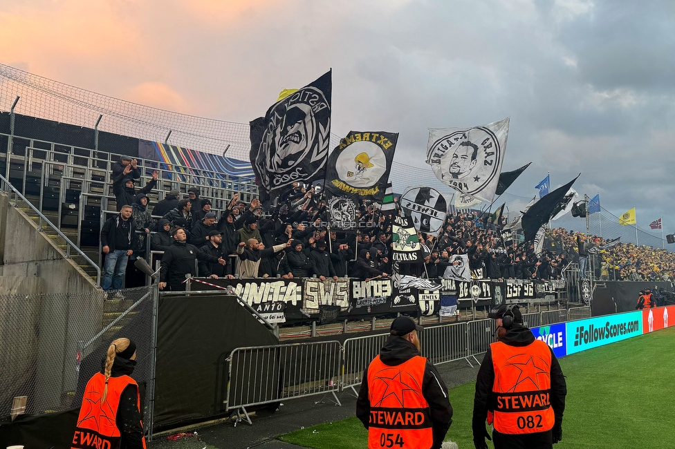 Bodo Glimt - Sturm Graz
UEFA Champions League Play-Offs, Bodo Glimt - SK Sturm Graz, Aspmyra Stadion Bodo, 20.08.2025. 

Foto zeigt Fans von Sturm
