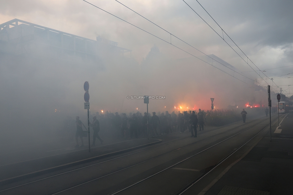 GAK - Sturm Graz
Oesterreichische Fussball Bundesliga, 5. Runde, Grazer AK - SK Sturm Graz, Stadion Liebenau Graz, 30.08.2025. 

Foto zeigt Fans von Sturm beim Corteo

