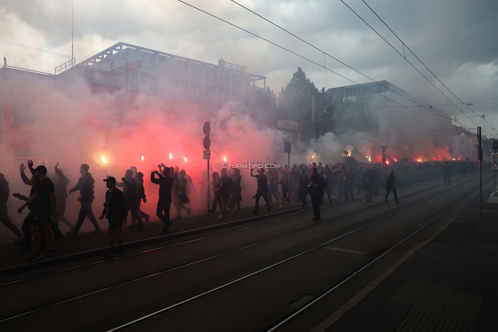 GAK - Sturm Graz
Oesterreichische Fussball Bundesliga, 5. Runde, Grazer AK - SK Sturm Graz, Stadion Liebenau Graz, 30.08.2025. 

Foto zeigt Fans von Sturm beim Corteo

