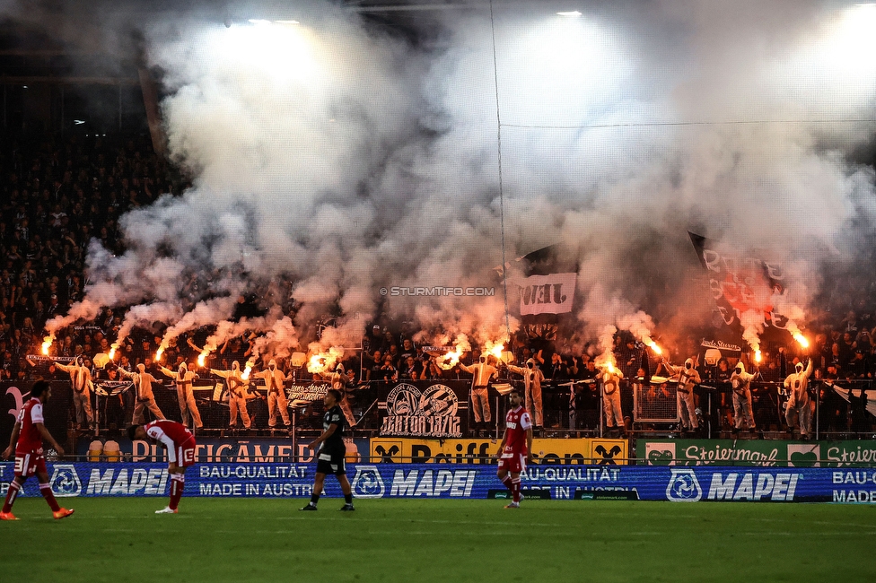 GAK - Sturm Graz
Oesterreichische Fussball Bundesliga, 2. Runde, GAK - SK Sturm Graz, Stadion Liebenau Graz, 30.08.2025. 

Foto zeigt Fans von Sturm mit Pyrotechnik
