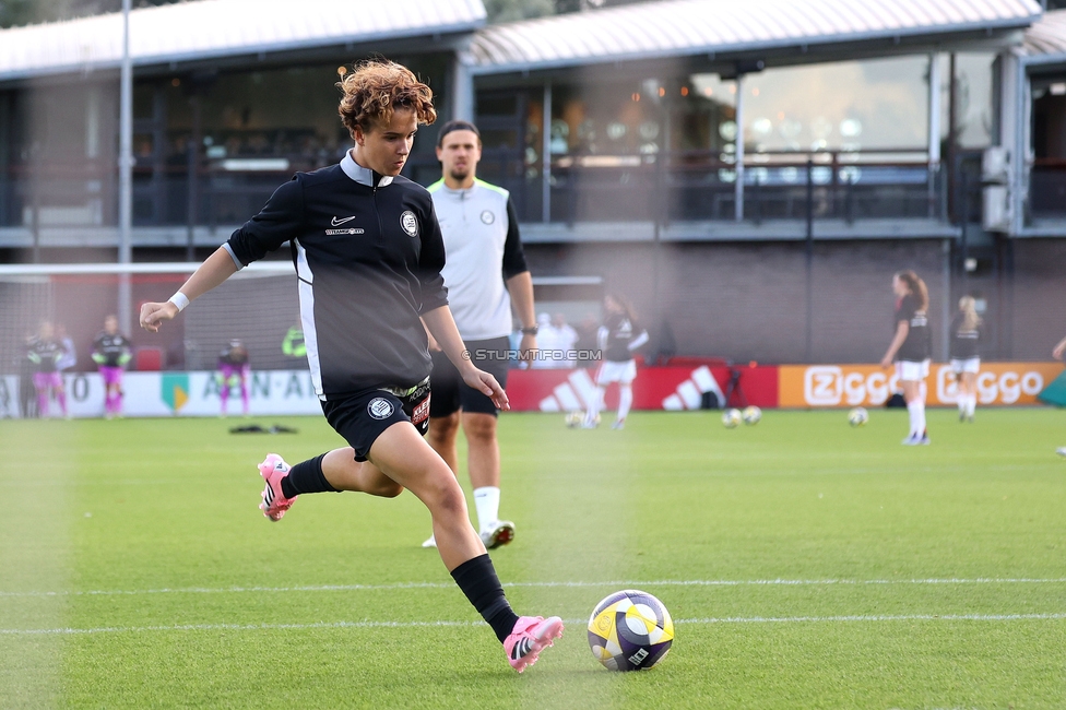 Ajax Frouwen - Sturm Damen
UEFA Women's Europa Cup, 1. Runde, Ajax Amsterdam - SK Sturm Graz Damen, Sportpark De Toekomst Amsterdam, 11.09.2025.

Foto zeigt Leonie Christin Tragl (Sturm Damen)
