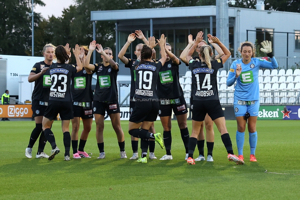 Ajax Frouwen - Sturm Damen
UEFA Women's Europa Cup, 1. Runde, Ajax Amsterdam - SK Sturm Graz Damen, Sportpark De Toekomst Amsterdam, 11.09.2025.

Foto zeigt die Mannschaft der Sturm Damen
