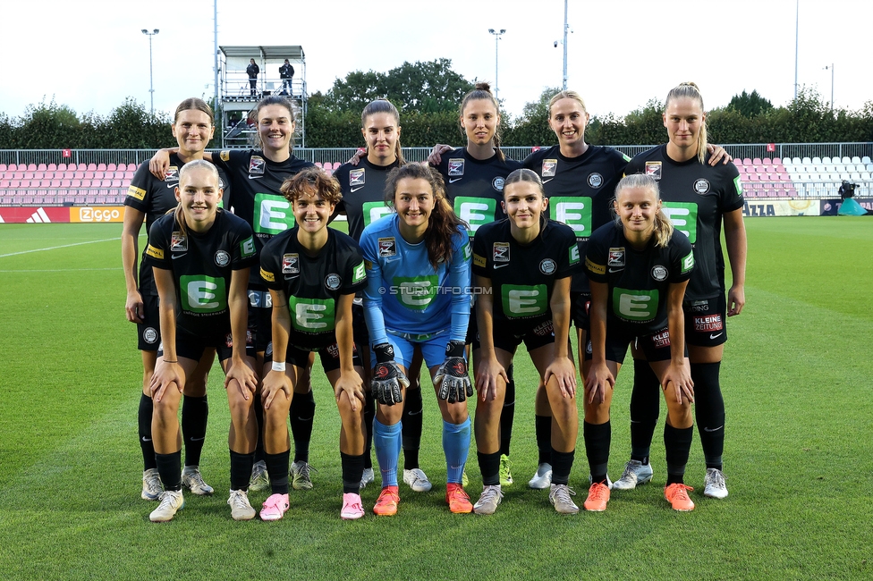 Ajax Frouwen - Sturm Damen
UEFA Women's Europa Cup, 1. Runde, Ajax Amsterdam - SK Sturm Graz Damen, Sportpark De Toekomst Amsterdam, 11.09.2025.

Foto zeigt die Mannschaft der Sturm Damen
