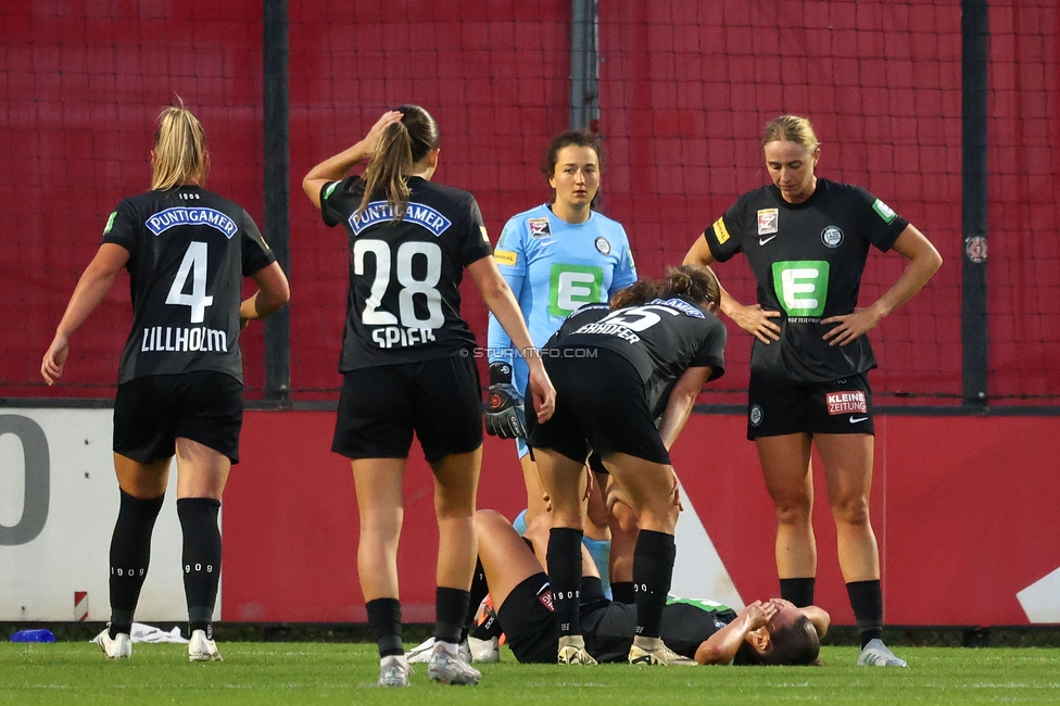 Ajax Frouwen - Sturm Damen
UEFA Women's Europa Cup, 1. Runde, Ajax Amsterdam - SK Sturm Graz Damen, Sportpark De Toekomst Amsterdam, 11.09.2025.

Foto zeigt Laura Riesenbeck (Sturm Damen) am Boden
