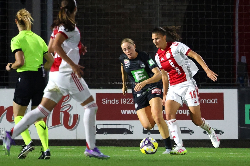 Ajax Frouwen - Sturm Damen
UEFA Women's Europa Cup, 1. Runde, Ajax Amsterdam - SK Sturm Graz Damen, Sportpark De Toekomst Amsterdam, 11.09.2025.

Foto zeigt Elisabeth Brandl (Sturm Damen)
