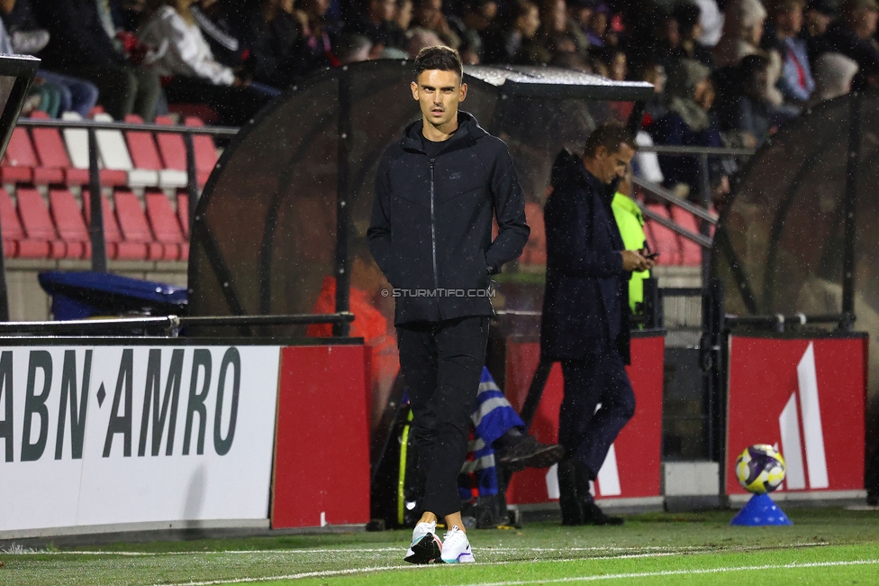 Ajax Frouwen - Sturm Damen
UEFA Women's Europa Cup, 1. Runde, Ajax Amsterdam - SK Sturm Graz Damen, Sportpark De Toekomst Amsterdam, 11.09.2025.

Foto zeigt Tode Djakovic (Cheftrainer Sturm Damen)
