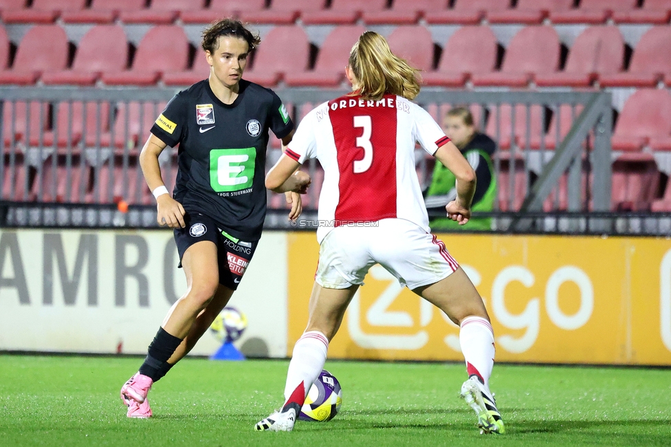 Ajax Frouwen - Sturm Damen
UEFA Women's Europa Cup, 1. Runde, Ajax Amsterdam - SK Sturm Graz Damen, Sportpark De Toekomst Amsterdam, 11.09.2025.

Foto zeigt Leonie Christin Tragl (Sturm Damen)
