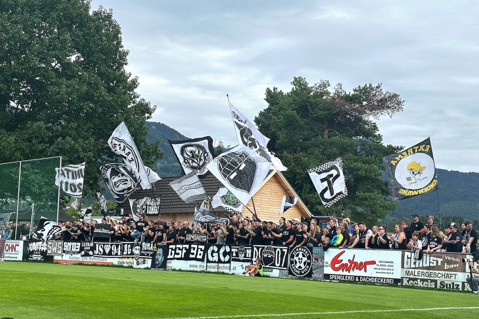 Roethis - Sturm Graz
OEFB Cup, 2. Runde, SC Roethis - SK Sturm Graz, Stadion an der Ratz Roethis, 17.09.2025. 

Foto zeigt Fans von Sturm
