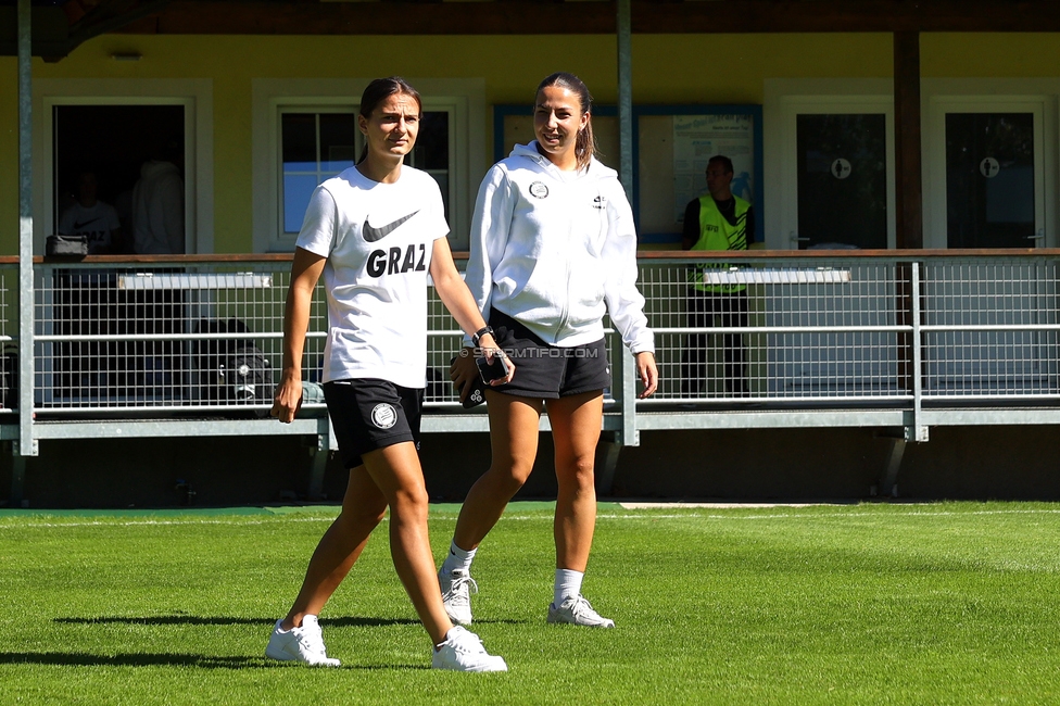 Sturm Damen - Ajax Frouwen
UEFA Women's Europa Cup, 1. Runde, SK Sturm Graz Damen - Ajax Amsterdam, Stadion Hollenegg, 18.09.2025.

Foto zeigt Lenka Mazuchova (Sturm Damen) und Ruzika Krajinovic (Sturm Damen)
