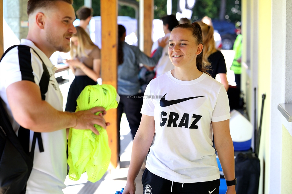 Sturm Damen - Ajax Frouwen
UEFA Women's Europa Cup, 1. Runde, SK Sturm Graz Damen - Ajax Amsterdam, Stadion Hollenegg, 18.09.2025.

Foto zeigt Michael Erlitz (Sportdirektor Sturm Damen) und Julia Keutz (Sturm Damen)
