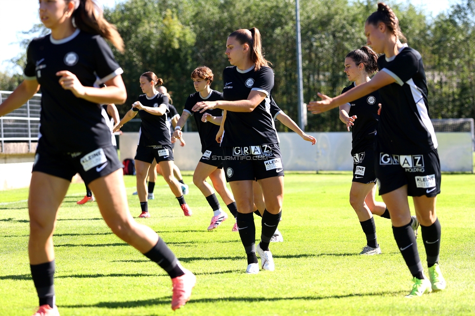 Sturm Damen - Ajax Frouwen
UEFA Women's Europa Cup, 1. Runde, SK Sturm Graz Damen - Ajax Amsterdam, Stadion Hollenegg, 18.09.2025.

Foto zeigt die Mannschaft der Sturm Damen
