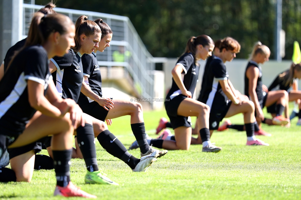Sturm Damen - Ajax Frouwen
UEFA Women's Europa Cup, 1. Runde, SK Sturm Graz Damen - Ajax Amsterdam, Stadion Hollenegg, 18.09.2025.

Foto zeigt die Mannschaft der Sturm Damen
