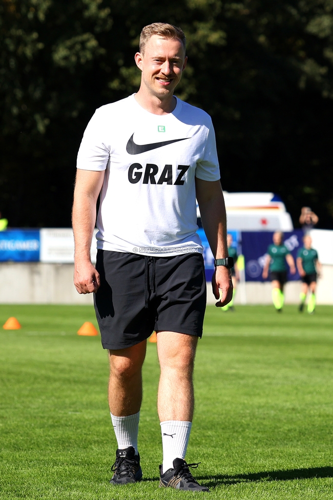 Sturm Damen - Ajax Frouwen
UEFA Women's Europa Cup, 1. Runde, SK Sturm Graz Damen - Ajax Amsterdam, Stadion Hollenegg, 18.09.2025.

Foto zeigt Sebastian Rosmanith (Physiotherapeut Sturm Graz)
