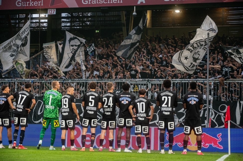 RB Salzburg - Sturm Graz
Oesterreichische Fussball Bundesliga, 6. Runde, FC RB Salzburg - SK Sturm Graz, Stadion Wals-Siezenheim, 20.09.2025. 

Foto zeigt die Mannschaft von Sturm und Fans von Sturm
