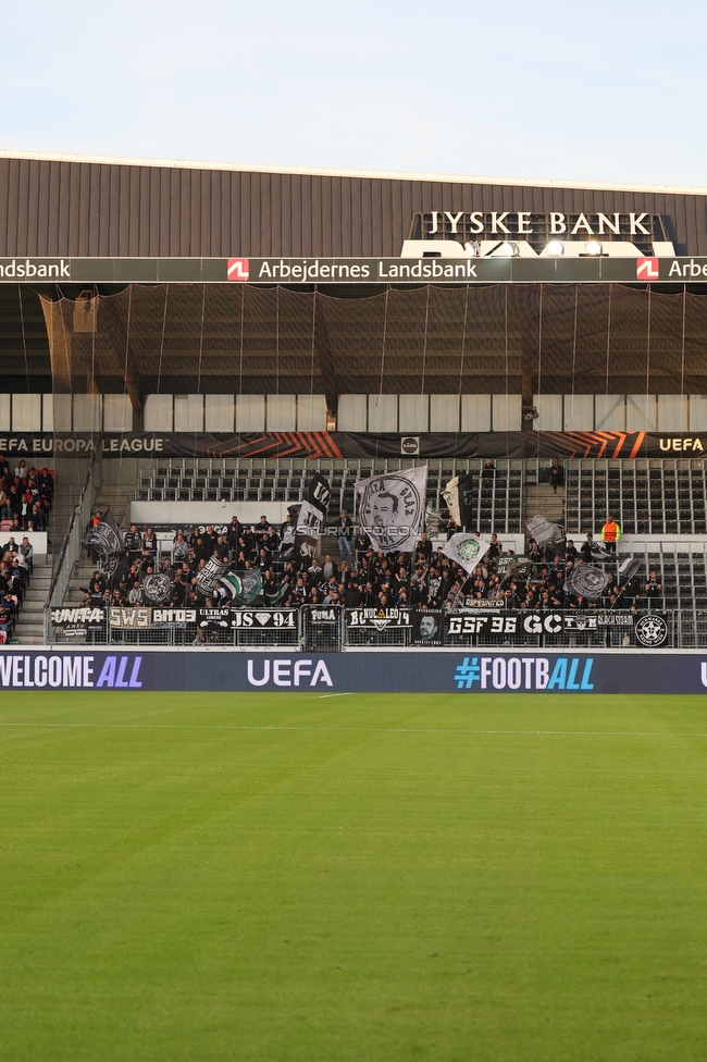 Midtjylland - Sturm Graz
UEFA Europa League Gruppenphase 1. Spieltag, FC Midtjylland - SK Sturm Graz, Arena Herning, 24.09.2025. 

Foto zeigt Fans von Sturm
