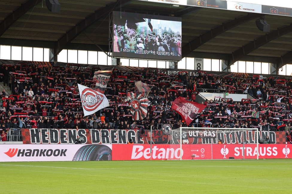 Midtjylland - Sturm Graz
UEFA Europa League Gruppenphase 1. Spieltag, FC Midtjylland - SK Sturm Graz, Arena Herning, 24.09.2025. 

Foto zeigt Fans von Midtjylland
