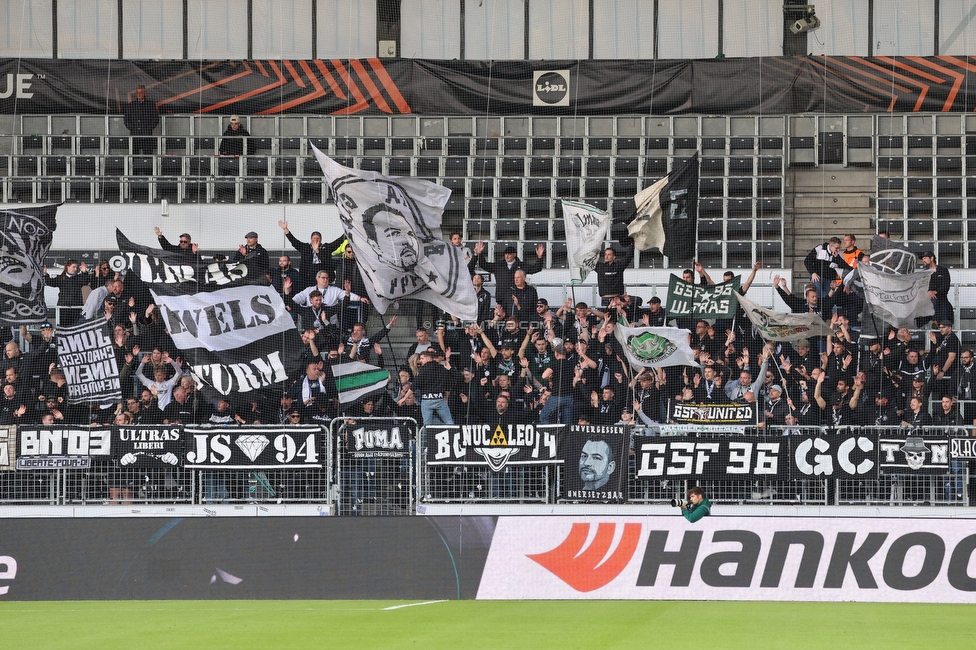 Midtjylland - Sturm Graz
UEFA Europa League Gruppenphase 1. Spieltag, FC Midtjylland - SK Sturm Graz, Arena Herning, 24.09.2025. 

Foto zeigt Fans von Sturm
