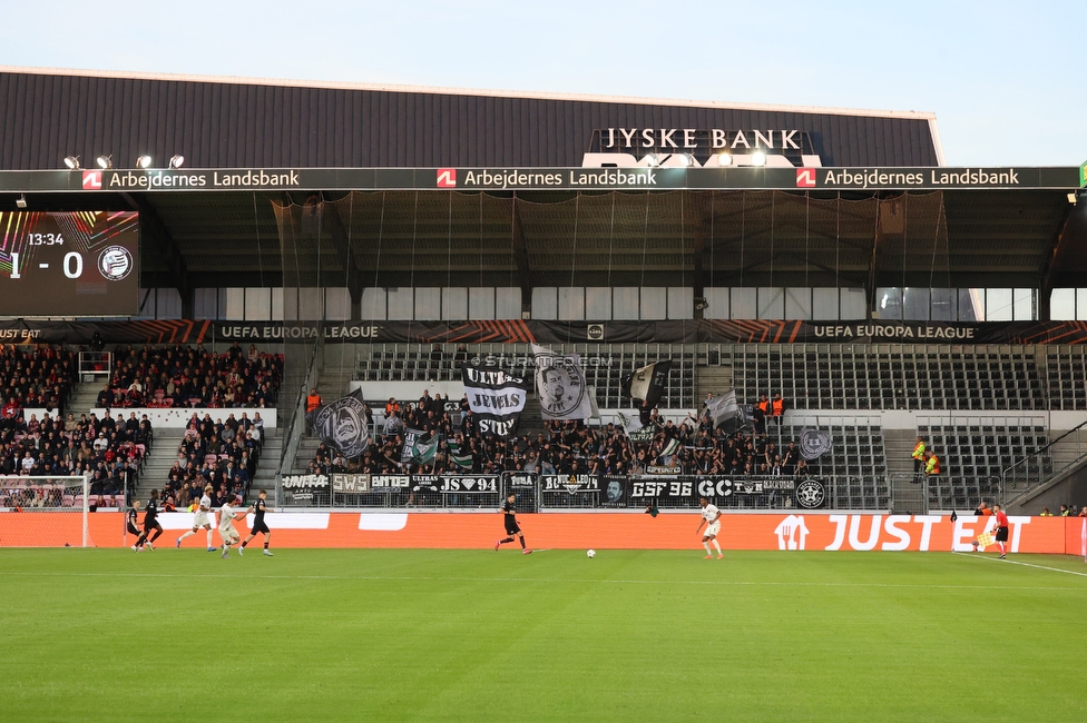 Midtjylland - Sturm Graz
UEFA Europa League Gruppenphase 1. Spieltag, FC Midtjylland - SK Sturm Graz, Arena Herning, 24.09.2025. 

Foto zeigt Fans von Sturm
