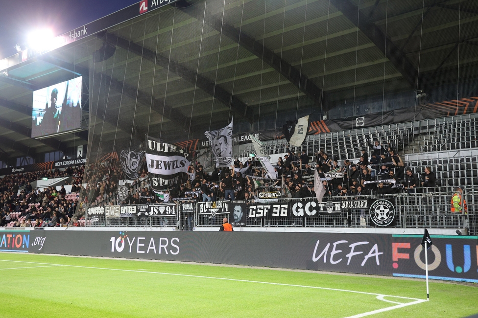 Midtjylland - Sturm Graz
UEFA Europa League Gruppenphase 1. Spieltag, FC Midtjylland - SK Sturm Graz, Arena Herning, 24.09.2025. 

Foto zeigt Fans von Sturm
