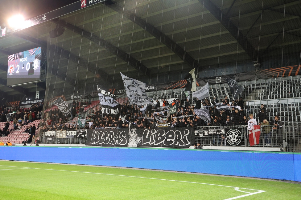 Midtjylland - Sturm Graz
UEFA Europa League Gruppenphase 1. Spieltag, FC Midtjylland - SK Sturm Graz, Arena Herning, 24.09.2025. 

Foto zeigt Fans von Sturm
