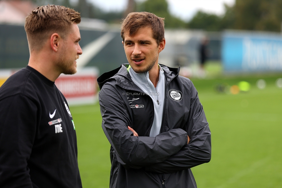 Sturm Damen - Neulengbach
OEFB Frauen Bundesliga, 7. Runde, SK Sturm Graz Damen - USV Neulengbach, Trainingszentrum Messendorf, 27.09.2025. 

Foto zeigt Michael Erlitz (Sportdirektor Sturm Damen) und Matthias Krienzer (Physiotherapeut Sturm Graz)
