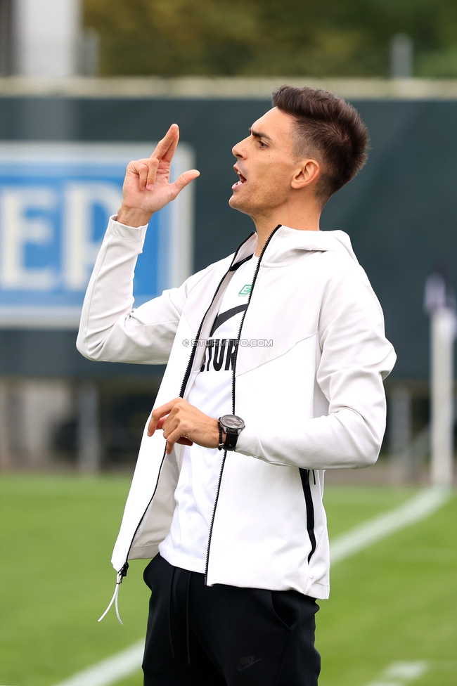 Sturm Damen - Neulengbach
OEFB Frauen Bundesliga, 7. Runde, SK Sturm Graz Damen - USV Neulengbach, Trainingszentrum Messendorf, 27.09.2025. 

Foto zeigt Tode Djakovic (Cheftrainer Sturm Damen)
