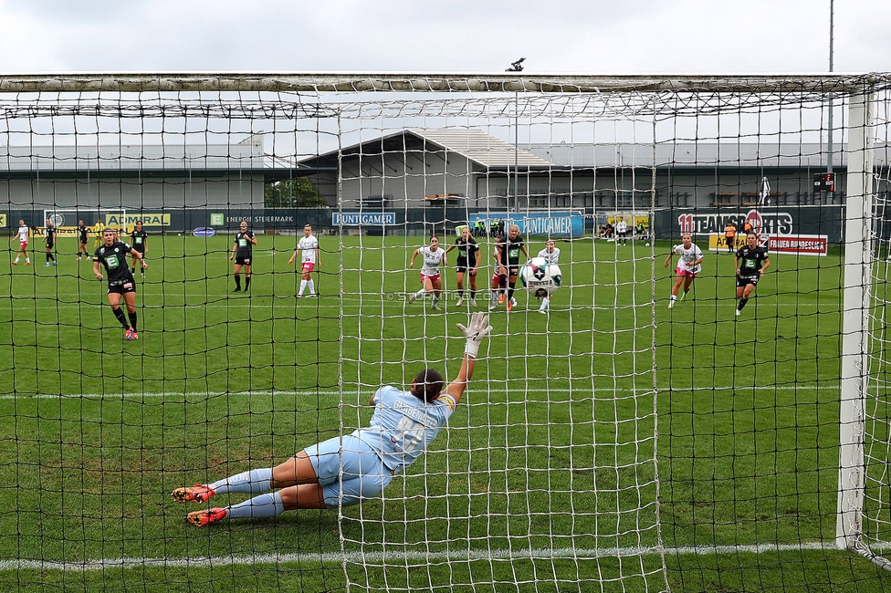 Sturm Damen - Neulengbach
OEFB Frauen Bundesliga, 7. Runde, SK Sturm Graz Damen - USV Neulengbach, Trainingszentrum Messendorf, 27.09.2025. 

Foto zeigt Laura Riesenbeck (Sturm Damen) beim Elfmeter
