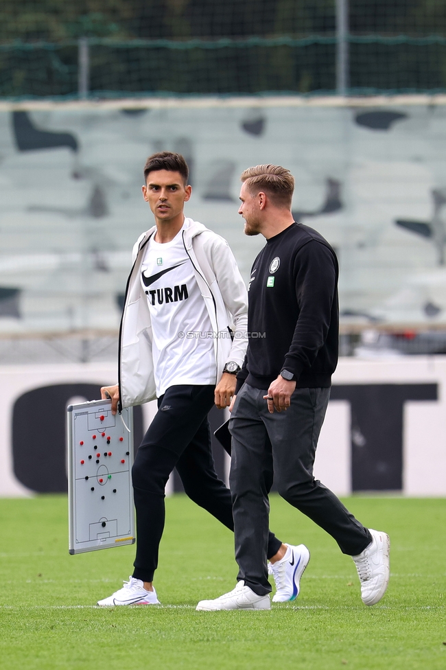 Sturm Damen - Neulengbach
OEFB Frauen Bundesliga, 7. Runde, SK Sturm Graz Damen - USV Neulengbach, Trainingszentrum Messendorf, 27.09.2025. 

Foto zeigt Tode Djakovic (Cheftrainer Sturm Damen) und Michael Erlitz (Sportdirektor Sturm Damen)
