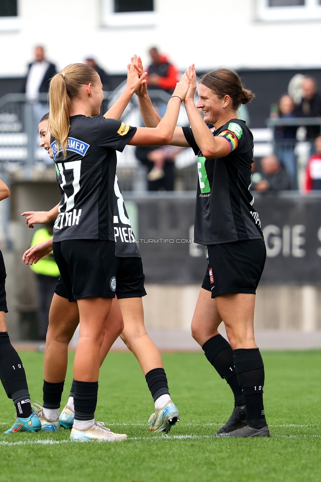 Sturm Damen - Neulengbach
OEFB Frauen Bundesliga, 7. Runde, SK Sturm Graz Damen - USV Neulengbach, Trainingszentrum Messendorf, 27.09.2025. 

Foto zeigt Lena Breznik (Sturm Damen) und Sophie Maierhofer (Sturm Damen)
