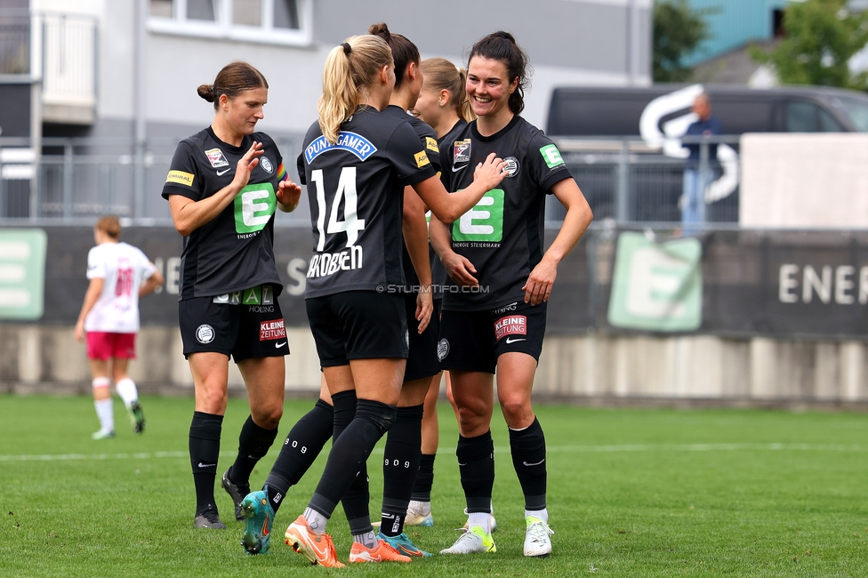 Sturm Damen - Neulengbach
OEFB Frauen Bundesliga, 7. Runde, SK Sturm Graz Damen - USV Neulengbach, Trainingszentrum Messendorf, 27.09.2025. 

Foto zeigt Sandra Jakobsen (Sturm Damen) und Zala Kustrin (Sturm Damen)
